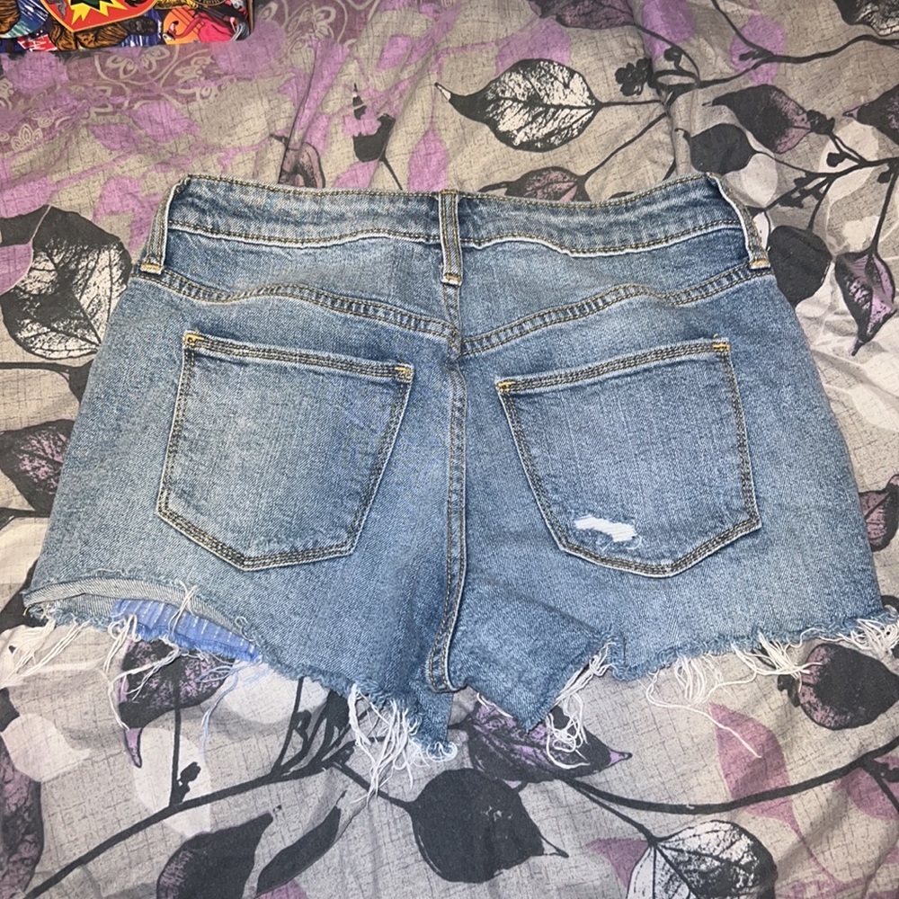 Universal Thread Shorts - Picture 2 of 3